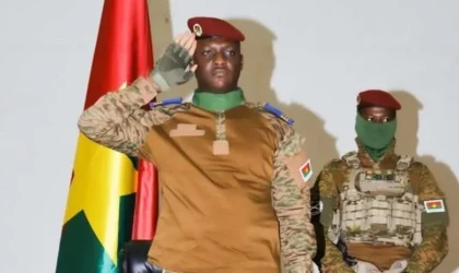 Burkina / 63e anniversaire de l’accession à l’indépendance: Le capitaine Ibrahim Traoré rend hommage aux forces armées
